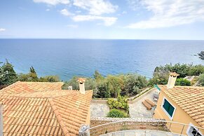 Serene Villa in Pera Melana near Sea