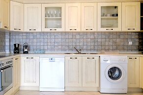 Serene Villa in Pera Melana near Sea