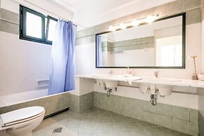 Serene Villa in Pera Melana near Sea