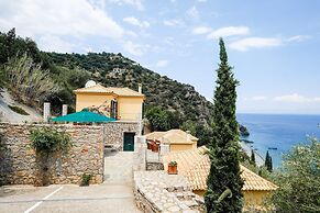 Serene Villa in Pera Melana near Sea