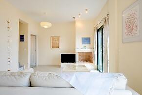 Serene Villa in Pera Melana near Sea