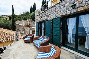 Serene Villa in Pera Melana near Sea