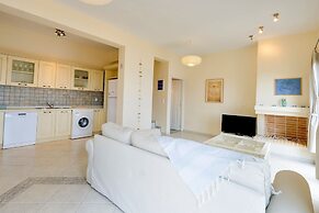 Serene Villa in Pera Melana near Sea