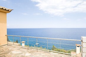 Serene Villa in Pera Melana near Sea