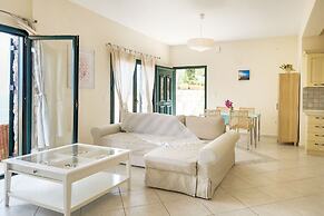 Serene Villa in Pera Melana near Sea