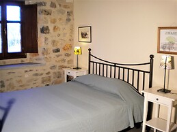 Cosy Holiday Home With Garden in Leonidio