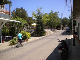 Cosy Holiday Home With Garden in Leonidio