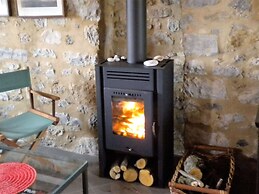 Cosy Holiday Home With Garden in Leonidio