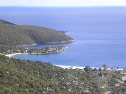 Cosy Holiday Home With Garden in Leonidio