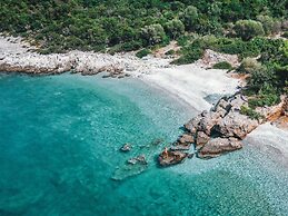 Cosy Holiday Home With Garden in Leonidio