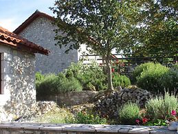 Cosy Holiday Home With Garden in Leonidio