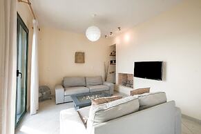 Spacious Villa near Sea in Pera Melana