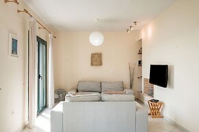 Spacious Villa near Sea in Pera Melana