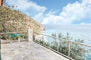 Spacious Villa near Sea in Pera Melana