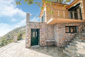 Spacious Villa near Sea in Pera Melana