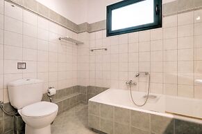 Spacious Villa near Sea in Pera Melana