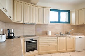 Spacious Villa near Sea in Pera Melana