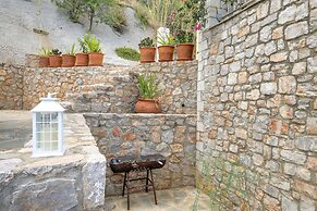 Spacious Villa near Sea in Pera Melana