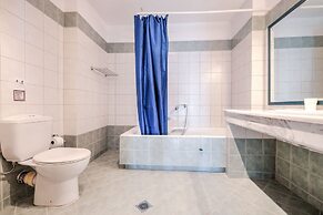 Spacious Villa near Sea in Pera Melana