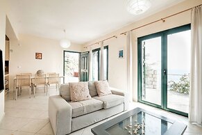 Spacious Villa near Sea in Pera Melana