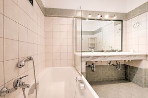 Spacious Villa near Sea in Pera Melana