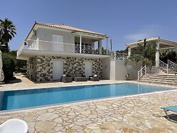 Luxurious Villa in Peloponnese