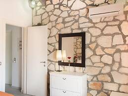 Welcoming Villa near Sea in Agrilia