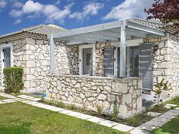 Welcoming Villa near Sea in Agrilia
