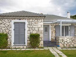 Welcoming Villa near Sea in Agrilia