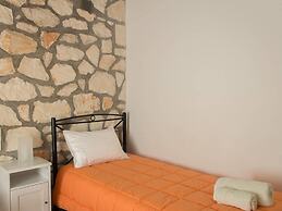 Welcoming Villa near Sea in Agrilia