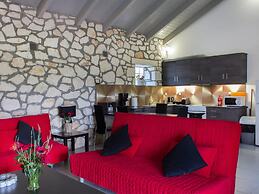 Welcoming Villa near Sea in Agrilia