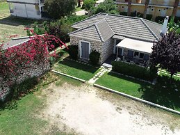 Welcoming Villa near Sea in Agrilia