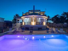Grand Villa on top of a Hill With Private Pool
