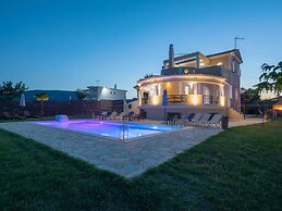 Grand Villa on top of a Hill With Private Pool