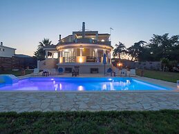 Grand Villa on top of a Hill With Private Pool