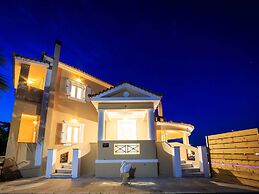Grand Villa on top of a Hill With Private Pool