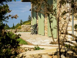 Charming, Warm Vacation Home, Private Pool, Privacy and Seaview, West 