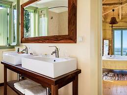 Charming, Warm Vacation Home, Private Pool, Privacy and Seaview, West 