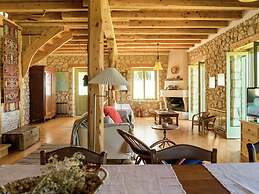 Charming, Warm Vacation Home, Private Pool, Privacy and Seaview, West 