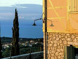 Charming, Warm Vacation Home, Private Pool, Privacy and Seaview, West 