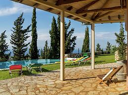 Charming, Warm Vacation Home, Private Pool, Privacy and Seaview, West 