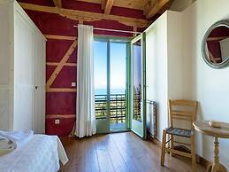 Charming, Warm Vacation Home, Private Pool, Privacy and Seaview, West 