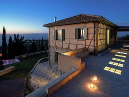 Charming, Warm Vacation Home, Private Pool, Privacy and Seaview, West 