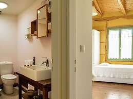 Charming, Warm Vacation Home, Private Pool, Privacy and Seaview, West 