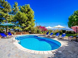 Villa With Outdoor Terrace and Pool