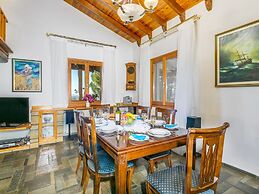 Villa With Outdoor Terrace and Pool