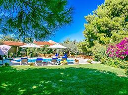 Villa With Outdoor Terrace and Pool