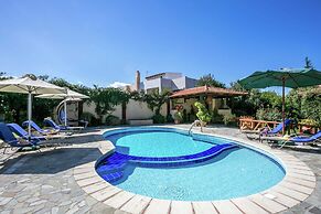 Villa in Heraklion With Private Pool & Beaches