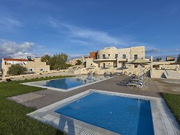 New Beautiful Complex With Villas and App, Big Pool, Sea Views, SW Cre
