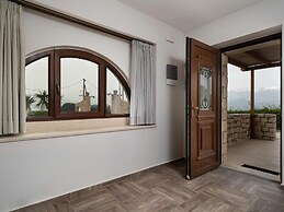 New Beautiful Complex With Villas and App, Big Pool, Sea Views, SW Cre